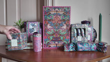 Load image into Gallery viewer, William Morris At Home BIRD &amp; YARE Festive Drum (Bubble Bath 50ml &amp; Hand Cream 15ml)
