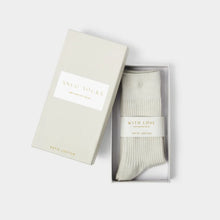 Load image into Gallery viewer, GIFT BOXED SOCKS  Off White  One Size
