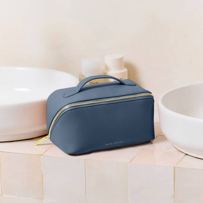 Medium Makeup Bag/Wash Bag Navy 11.5cm x 21cm x 11.5cm
